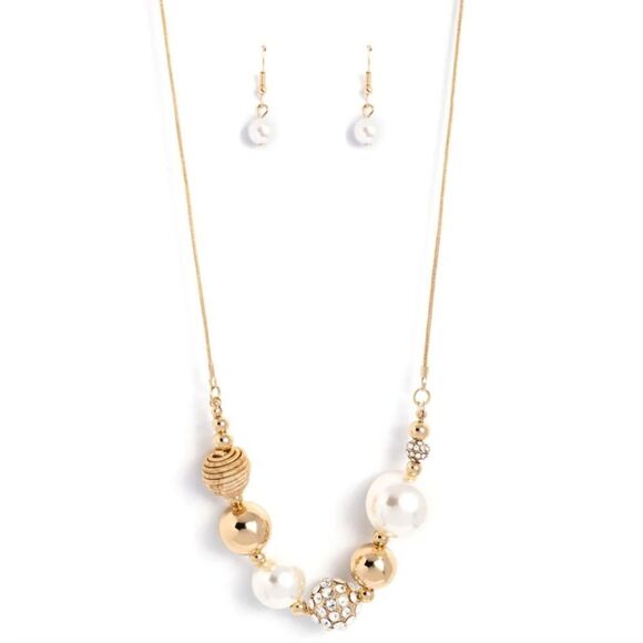 Paparazzi Caliber Choreographer Gold and White Pearl Necklace - Picture 1 of 3